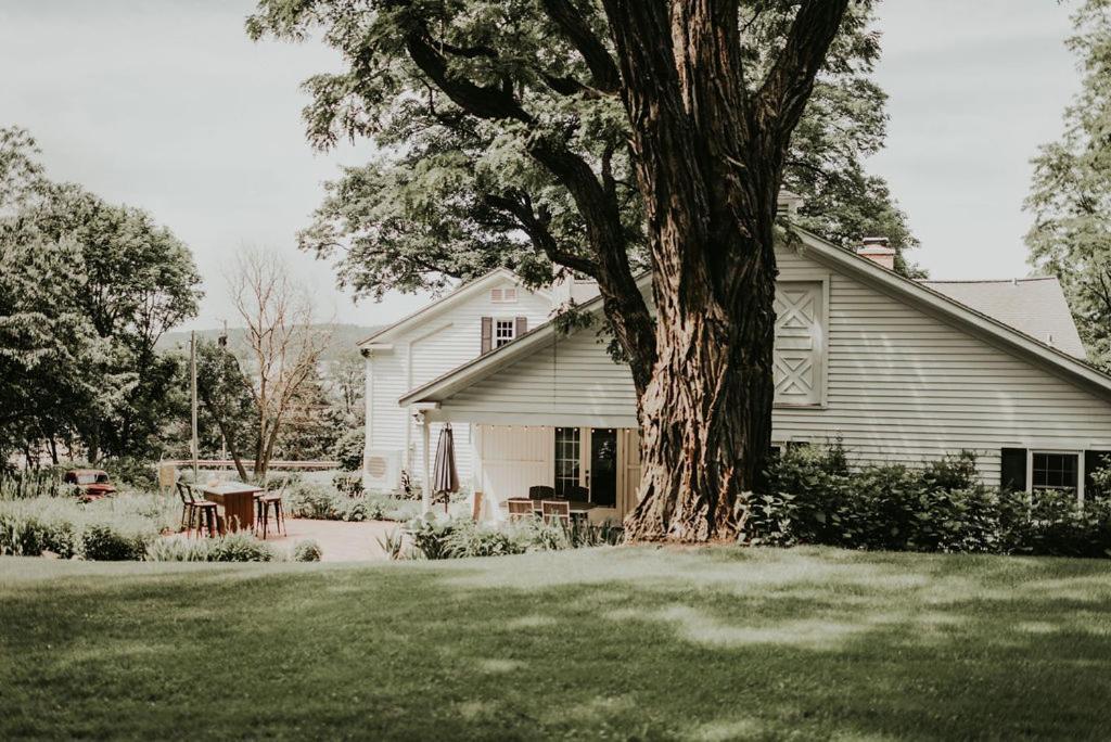 The Bond 1835 Hotel Skaneateles Exterior foto